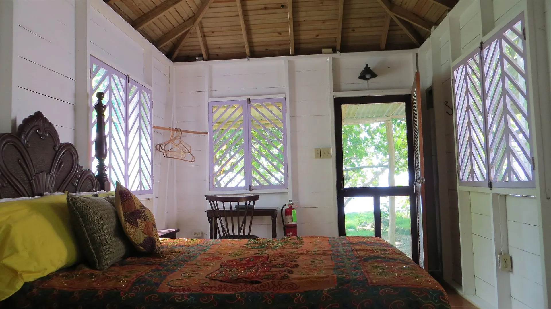 Tingalayas Retreat Hotel Negril