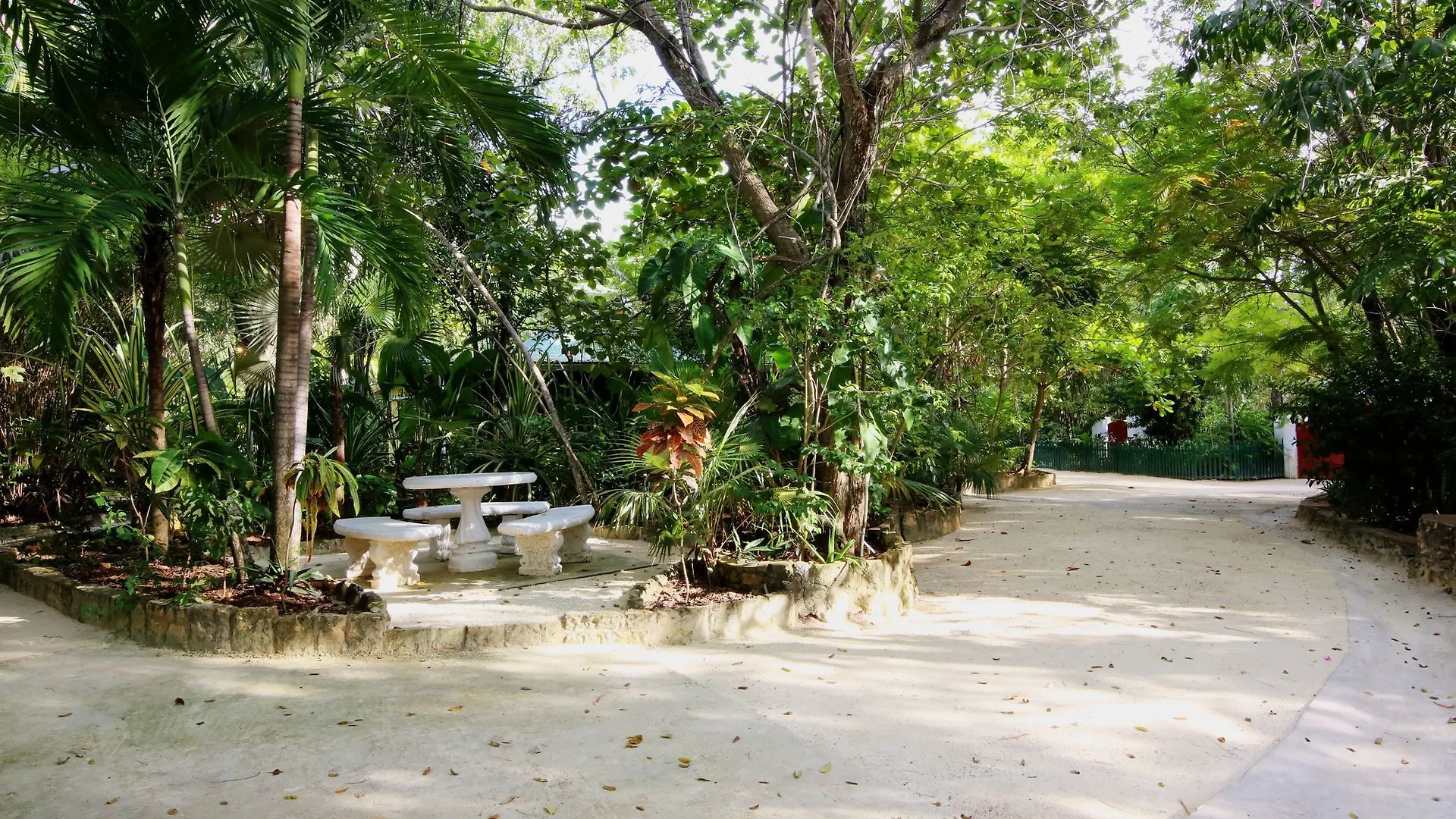 Tingalayas Retreat Hotel Negril